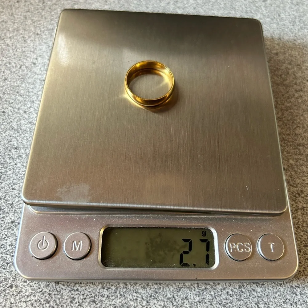 Ladies 18kt solid yellow gold 4mm classic dome wedding band NWT 7.5 - Picture 7 of 7